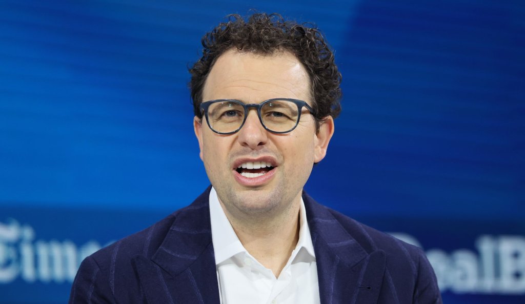 Дарио Амодей 
Бившият вицепрезидент на OpenAI и настоящ основател на Anthropic разполага с богатство от 1,2 милиарда долара през 2025 г. Заедно с шестимата си съоснователи в Anthropic той успя да привлече 3,5 милиарда долара финансиране за софтуерната компания за изкуствен интелект, която през март беше оценена на 61,5 милиарда долара.