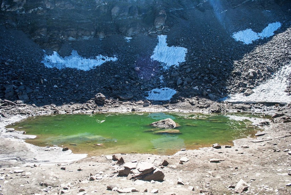 1613px-Roopkund_Lake