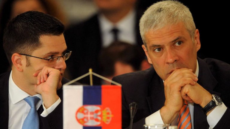 Президентът и външният министър на Сърбия - Борис Тадич (дясно) и Вук Йеремич (ляво)