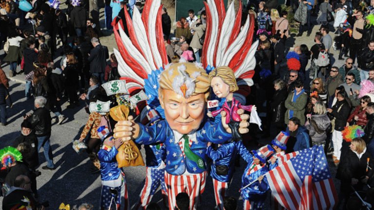 В карнавала има и политическа сатира. Затова Доналд Тръмп също присъства.