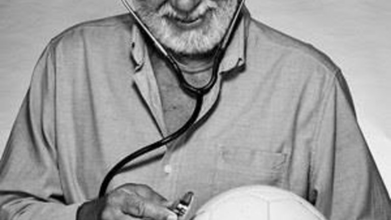 Дипломиран с отличие, доктор Алфонсиньо прекратява кариерата си на терена и става психиатър, специализиран в адаптирането към обществото на младежи с ментални заболявания.