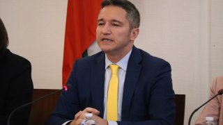 Социалистите посочват разминавания с приоритетите на проектокабинета, както и факта, че ГЕРБ, ДПС и "Възраждане" разполагат с мнозинство от 127 депутати, а нито една от тях не подкрепя втория мандат.