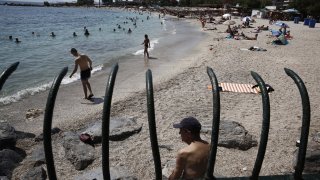 Причината е рязка промяна на времето и бурно море