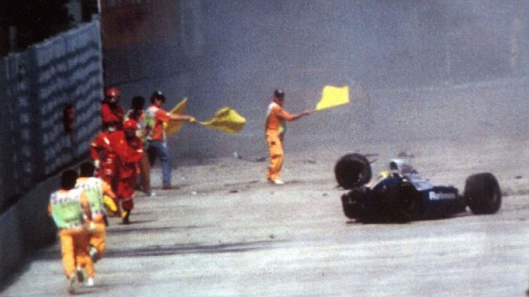 Минути по-късно болидът на "Уилямс" се разби в стената на завоя "Тамбурело".