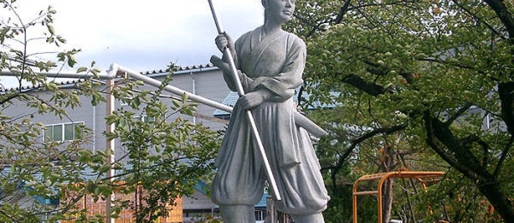 Nakanotakekostatue