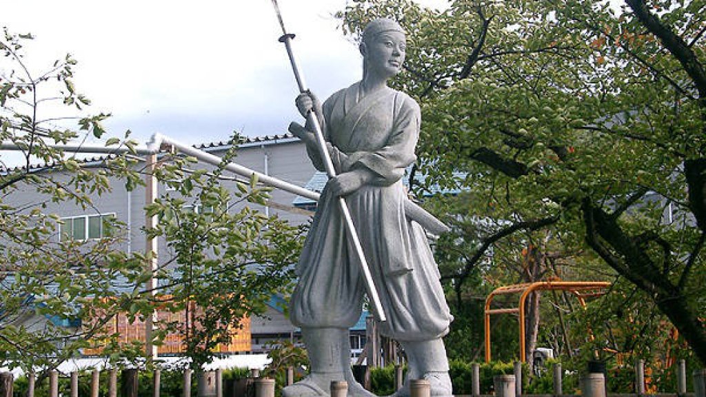 Nakanotakekostatue