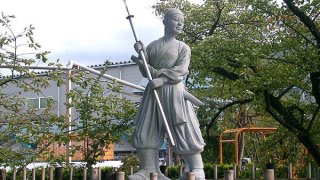 Nakanotakekostatue
