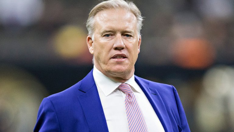 Кухата инвестиция на Джон Елуей
След края на кариерата си куотърбекът се насочва смело към бизнеса и има някои добри решения... Но и някои не толкова добри. Той решава да вложи 15 млн. долара в Mueller Capital Investment, която се оказва куха компания, завлякла различни инвеститори с общо 70 млн. долара. Впоследствие обаче той взе страхотно решение като продаде бизнеса си като дилър на автомобили, от което спечели повече отколкото през цялата си кариера като играч, а именно 82,5 млн. долара. Сега е част от ръководството а НФЛ.