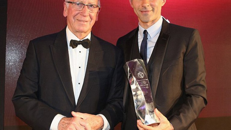 Великият Боби Чарлтън връчи наградата на Гигс