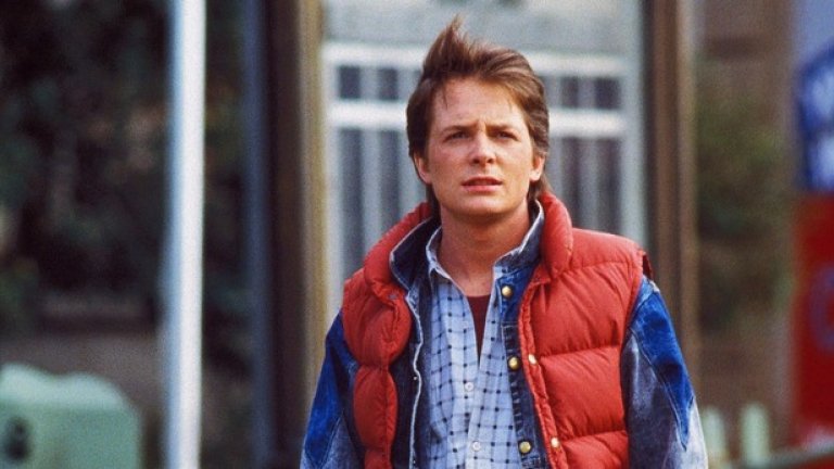 "Завръщане в бъдещето" / Back to the Future (1985) 
Майкъл Дж. Фокс влиза в ролята на Марти Макфлай - пътешественик във времето, който внезапно попада в 50-те години с летящия си Delorean след сгрешен експеримент. Продължението на оригиналния филм пък го изпраща в "далечното бъдеще" - а именно, в 2015.