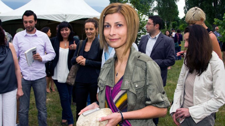 "Докато са току-що засадени, трябва да се поливат веднъж седмично, така че го правех редовно, но и сега продължавам да ходя често, защото мястото е прекрасно за разходка"