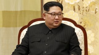 Администрацията на Джо Байдън казва, че търси начин да предотврати изостряне на отношенията, но отговор от севернокорейския лидер Ким Чен Ун (на снимката) и хората около него няма.