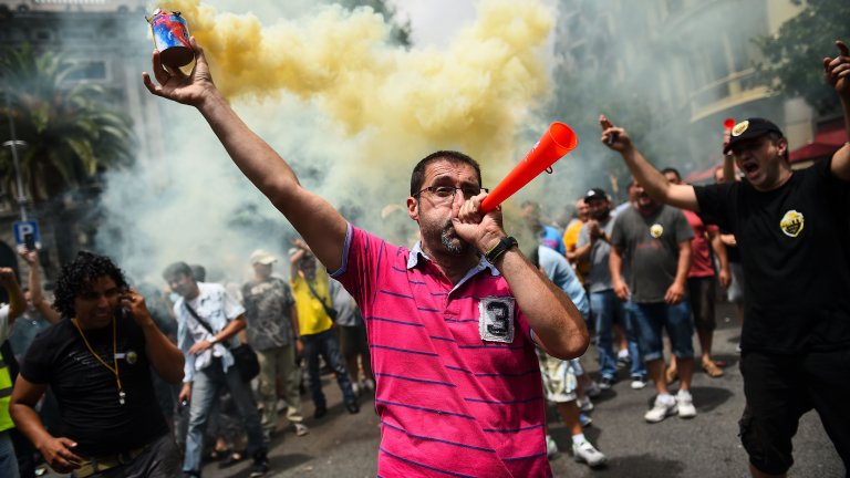 Навлизането на Uber в Европа провокира протести на таксиметровите компании