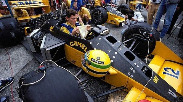 1987 e последната година, в която Сена кара за Lotus