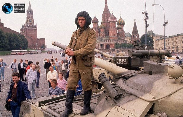Танкист на Червения площад в Москва - времето около "Августовския пуч" през 1991 година