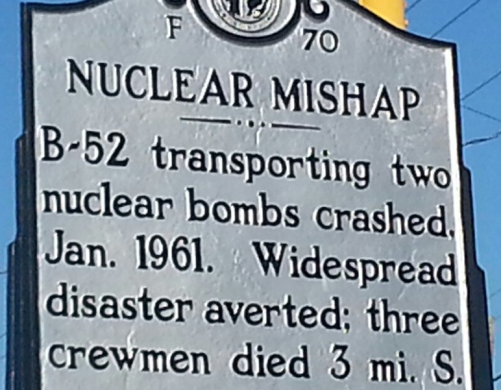 1961_Goldsboro_B-52_crash_sign_-__Nuclear_Mishap__marker_in_Eureka,_NC_(cropped)