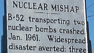 1961_Goldsboro_B-52_crash_sign_-__Nuclear_Mishap__marker_in_Eureka,_NC_(cropped)