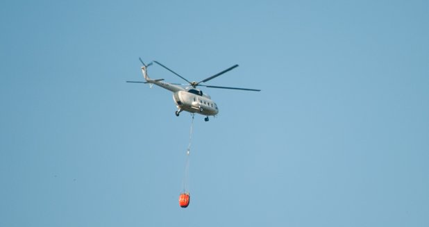 Три хеликоптера в интервал от пет минути изсипваха вода