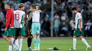 Не стреляйте по футболистите - те толкова си могат