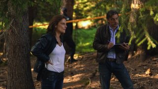 Добра мистерия се прави трудно, но сериалът се справя повече от положително с тази задача