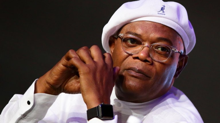 Един от любимите актьори на Куентин Тарантино вече е на 72 години, а за това време е натрупал появи в над 100 филма. Но няма да ви разказваме за творчеството на Джаксън, а за неговия личен живот и някой от най-интересните и любопитни факти от биографията му.
Заеква от малък
Неслучайно започваме с това, защото подобен говорен проблем е предизвикателство за всеки, но още повече за актьор. Джаксън заеква още от дете, което, както в други такива случаи, му носи подигравките на съучениците му. Това обаче само го е мотивирало да учи повече, за да си "отмъсти". Стига дотам да си представя, че е "други хора, които не заекват".