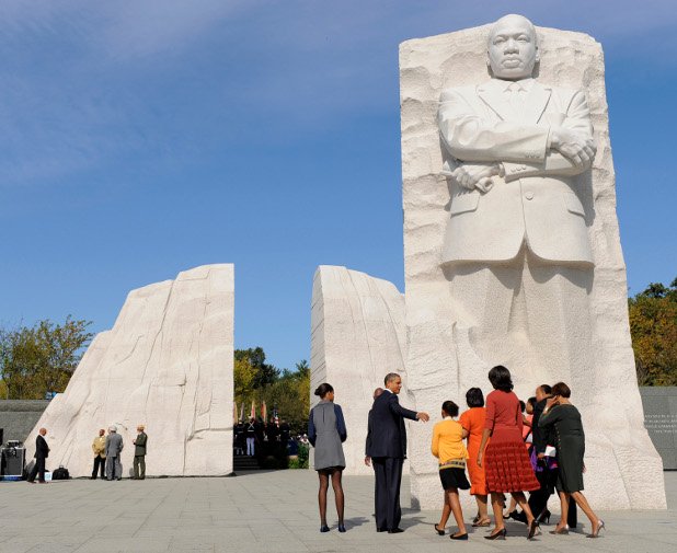 Мемориалът на Мартин Лутър Кинг във Вашингтон, следва Мемориалът на убитите евреи на Европа