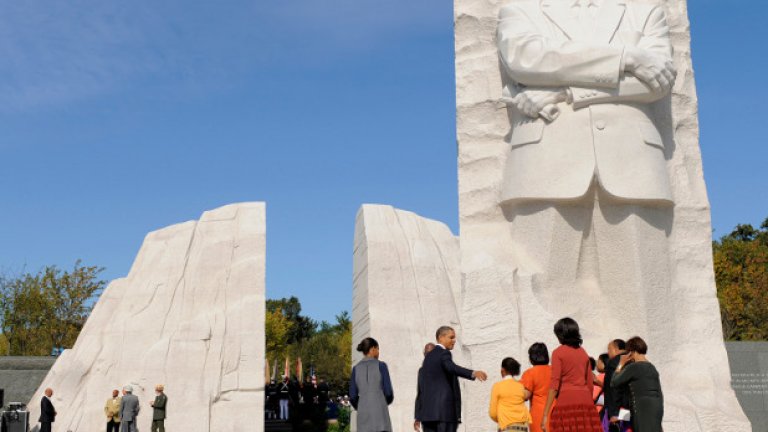 Мемориалът на Мартин Лутър Кинг във Вашингтон, следва Мемориалът на убитите евреи на Европа