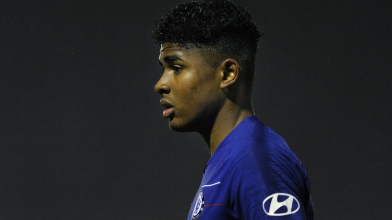 Иън Маатсен, 17 г. Пристигна от ПСВ през миналата година. Датският ляв бек също дебютира срещу Гримзби.