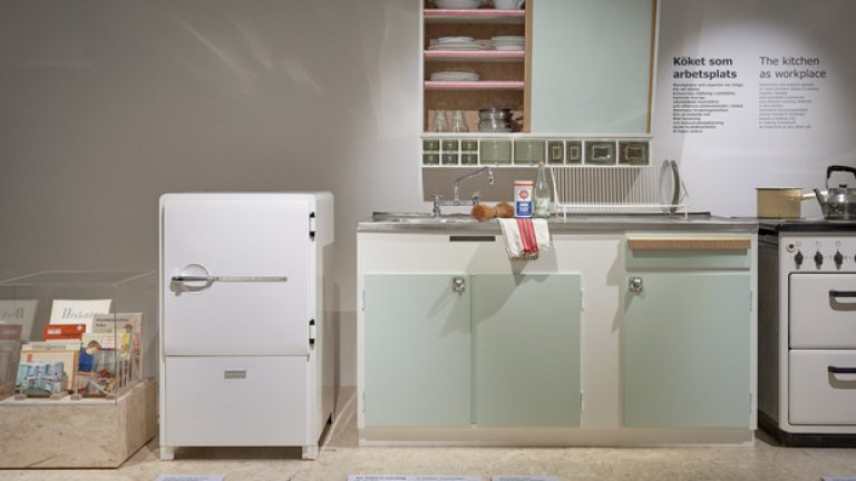 Основната експозиция в музея проследява отделните епохи в развитието на бранда