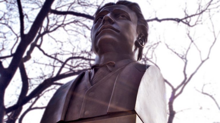 Нов паметник на Левски в парка на Военната академия (галерия)
