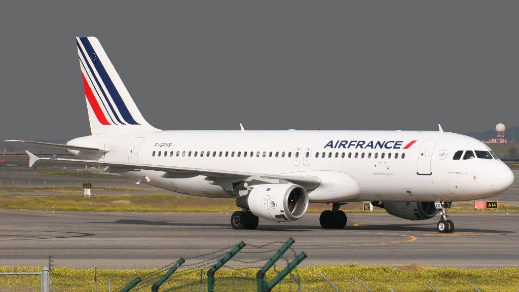 Airbus_A320-211_Air_France_F-GFKR_(8520143767)
