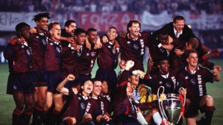 Аякс - 1995

Академията на Аякс продължава да произвежда вълнуващи футболисти, които тази година изстреляха отбора до финала на Лига Европа и ще мерят сили с Манчестър Юнайтед. Но няма как да бъде надминат отбора от 1995-а, който взе Шампионската лига с победа над Милан на финала.

Първото лято след триумфа само Кларънс Зеедорф напусна и премина в Сампдория, но в следващите три години братята Де Бур, Марк Овермарс, Патрик Клуйверт, Финиди Джордж, Нванкво Кану, Едгар Давидс, Михаел Райцигер и Уинстън Богард продължиха кариерата си другаде. Повечето от тях въобще не съжаляваха за решението си.
