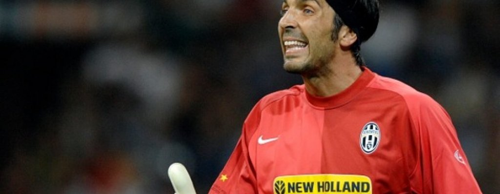 2. Джанлуиджи Буфон (Ювентус), Рейтинг: 95. Има ли нужда въобще да се казва нещо. Италианецът е вбесявал не един геймър, когато е вратар на съперника. Големият проблем си остава, че и на живо прави невъзможни спасявания. Блазе ви, фенове на Юве.