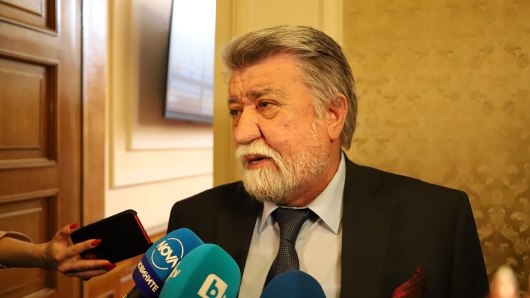 Погледът на човек, който е трябвало над 2 часа да гледа заседание на 49-ото Народно събрание.