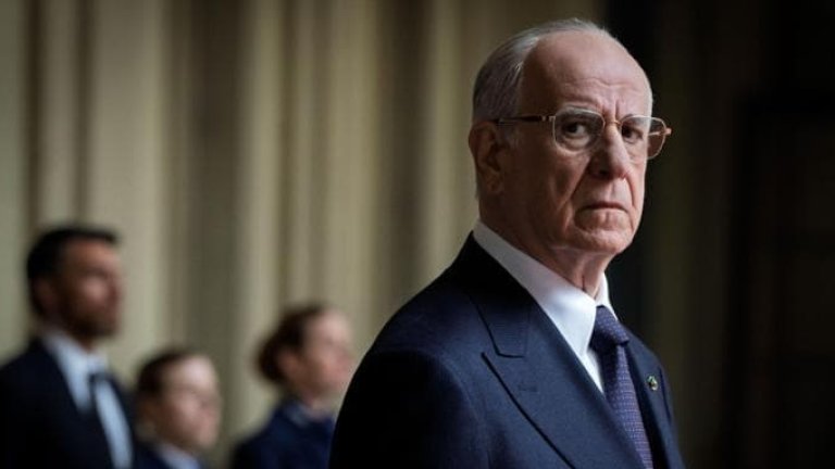 „Помилване”
Филмът на Паоло Сорентино („Великата красота”, „Партенопа”) представя овдовелият италиански президент Мариано де Сантис (Тони Сервило) , който минава през етична криза в последните месеци на своя мандат.  Държавният глава трябва да реши дали да помилва двама души, които са убили своите партньорки, но твърдят, че се разкайват.