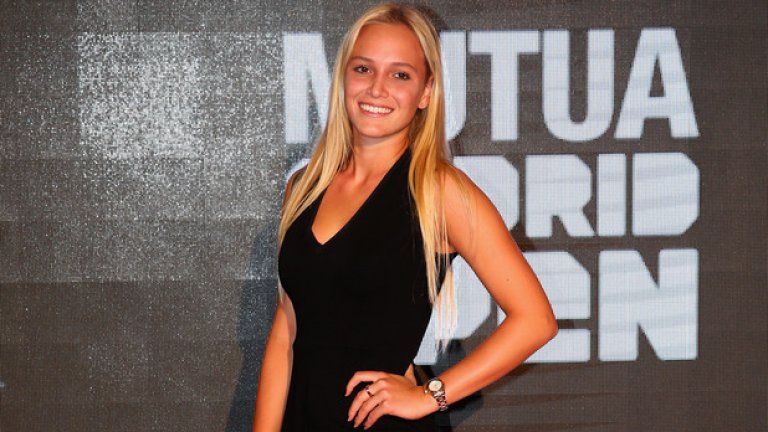 Това е Дона Векич. Младата хърватка, която наскоро навърши 19 години, е спрягана за новото гадже на Стан Вавринка. Името й обаче бе замесено в неприятен скандал от Ник Кирьос.