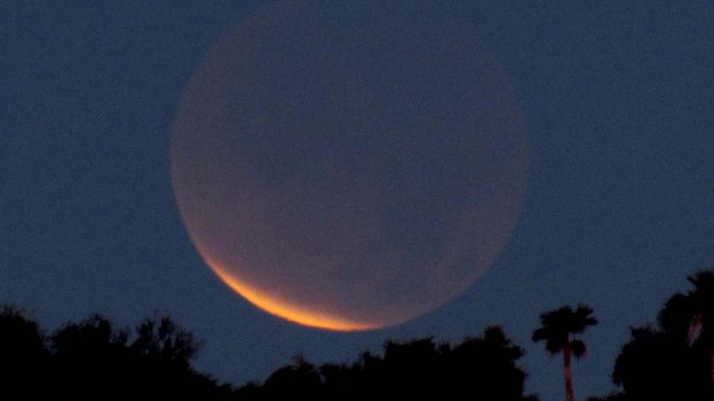 Images-of-the-Lunar-Eclipse-Dec.-10-5