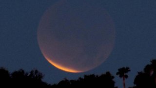 Images-of-the-Lunar-Eclipse-Dec.-10-5
