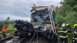 В превозното средство са пътували седем деца, придружител и шофьорът, а властите все още изясняват броя на жертвите след трагичния инцидент в Бюгенхаут