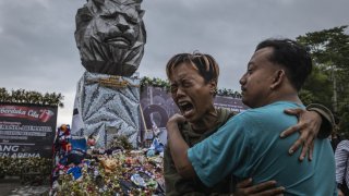 ФИФА няма да наказва Индонезия заради трагедията при която 131