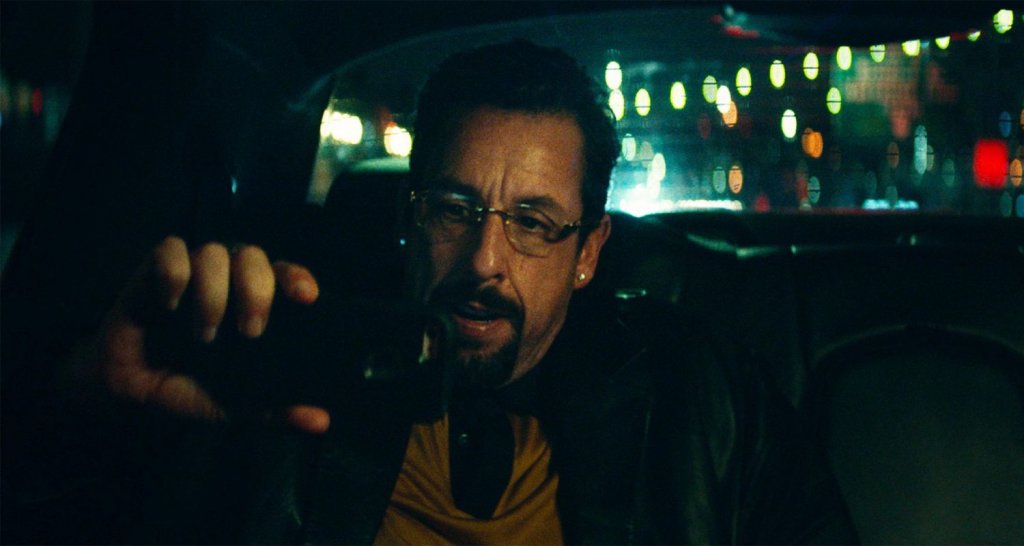 Адам Сандлър, "Нешлифовани диаманти"Адам Сандлър е онзи зевзек, който никога не сме предполагали, че можем да видим в подобен образ. В „Нешлифовани диаманти“ той е чаровният, но самонадеян Хауърд Ратнър - затънал в дългове към неправилните хора бижутер, който има куп проблеми и в личния си живот. Всичко се заплита ужасно, когато Ратнър се опитва да изкара много пари за малко време…
Въпреки че не печели някоя от важните статуетки, Сандлър обира овациите на критиката със сериозната си и сложна роля. „Нешлифовани диаманти“ е наличен в Netflix.