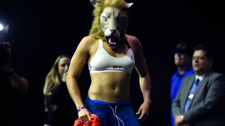 Шампионката Аманда Нунес излезе с маска на лъвска глава