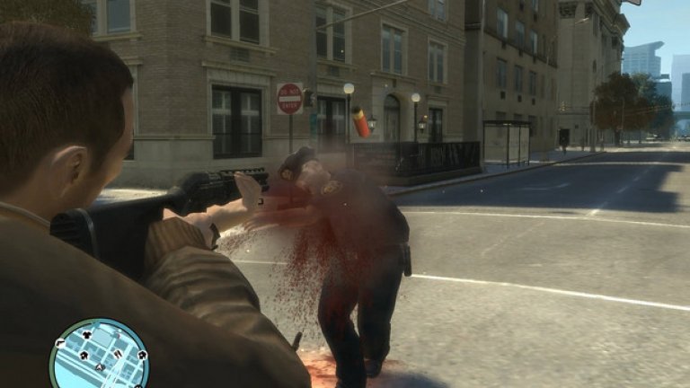 Grand Theft Auto IV
На пръв поглед всичко изглежда наред, но докато играта тъкмо започва да ви обяснява как работи домът ви като база и скривалище, камерата започва да се клати неконтролируемо. И ще продължи да го прави - завинаги. Ако по някаква причина тази своеобразна морска болест не ви откаже и успеете да продължите напред, играта има втори антипиратски трик. Всяка кола, в която влезе героят ви, започва да ускорява автоматично, а двигателят й да пуши. Трябва да признаем на Rockstar, че типично в духа на гангстерската сага, студиото знае доста мръсни номера. В YouTube дори започнаха да се появяват клипове, показващи колко най-дълго може да издържи даден геймър на тази атака. Е, в крайна сметка находчивите хакери намериха решение, но не и преди Grand Theft Auto IV да докара сериозно главоболие на мнозина.