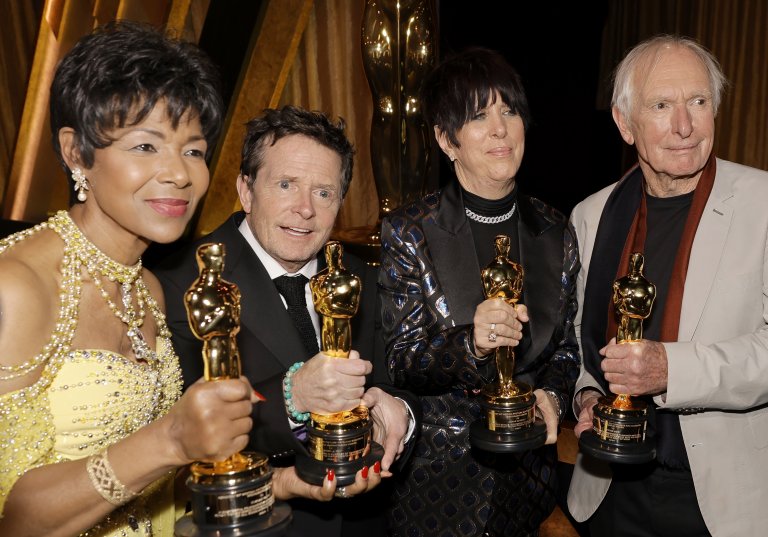 Майкъл Джей Фокс с почетния си "Оскар".