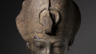 lossy-page1-906px-Egypt,_New_Kingdom,_Dynasty_18,_reign_of_Amenhotep_III_-_Head_of_Amenhotep_III_Wearing_the_Blue_Crown_-_1952.513_-_Cleveland_Museum_of_Art.tif