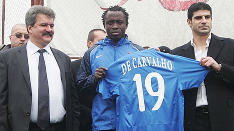 Базил де Карвальо е категоричен, че за да се стигне до представянето му като играч на Левски е подписал договор с клуба
