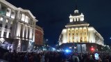Хиляди протестиращи блокираха всички входове на парламента