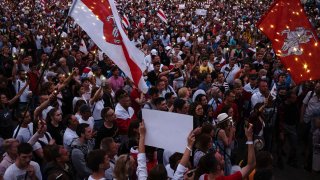 Протестите далеч не са само тук - от Сърбия през Унгария до Полша и Беларус, това лято ще се помни заради двете големи "П"