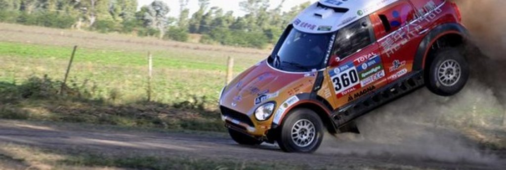 Китайката Гуо Мейлинг излетя от пътя и се вряза в публиката в пролога на рали "Дакар"