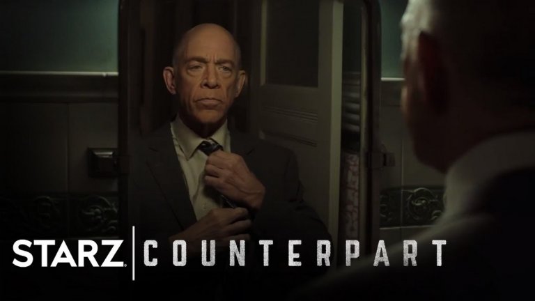 Counterpart
Безспорното голямо име този сезон е Counterpart - шпионският фантастичен сериал, който разказва за един свят, в който някъде по време на Студената война светът просто се разделя на две паралелни реалности. И между тези две реалности съществува тънка дипломация, в която шпионажът, убийствата и подмолните игри са задължително условие. И в центъра на всичко това е Харолд... и неговото алтернативно Аз от другата реалност. Те трябва да спрат конспирация, която е превзела най-висшите лостове на властта и от двете страни на портала.